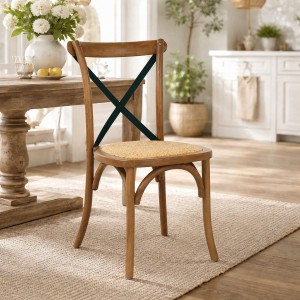 Vista ambientata sedie in legno cross impilabile con seduta intreccio rattan colore "marrone croce nera" Totò Piccinni